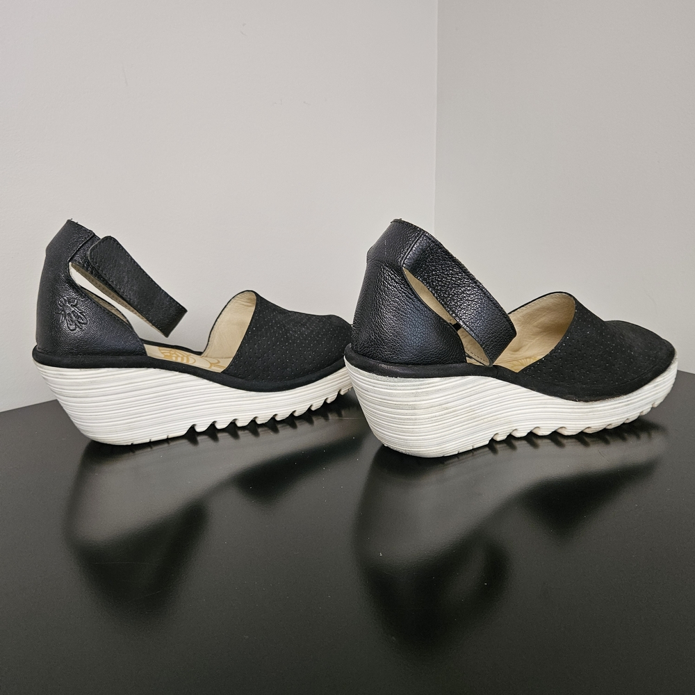 FLY London Women's Yake Perforated Leather Wedge Sandals Size 7 EU Size 37 - Picture 4 of 9